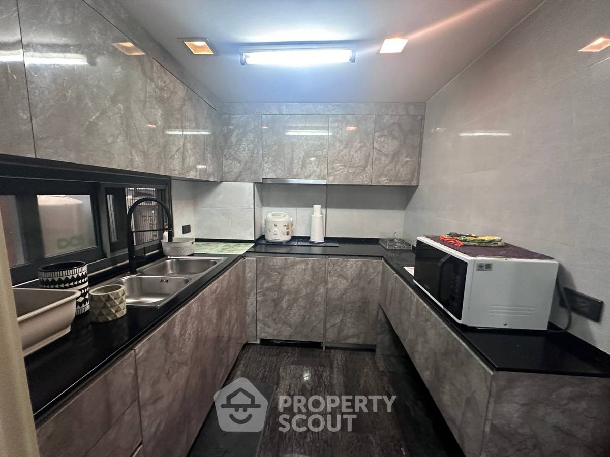 รูป ทาวน์เฮาท์ 4-ห้องนอน ใกล้ MRT เพชรบุรี (ID 2020345) - รูปที่ 8/25