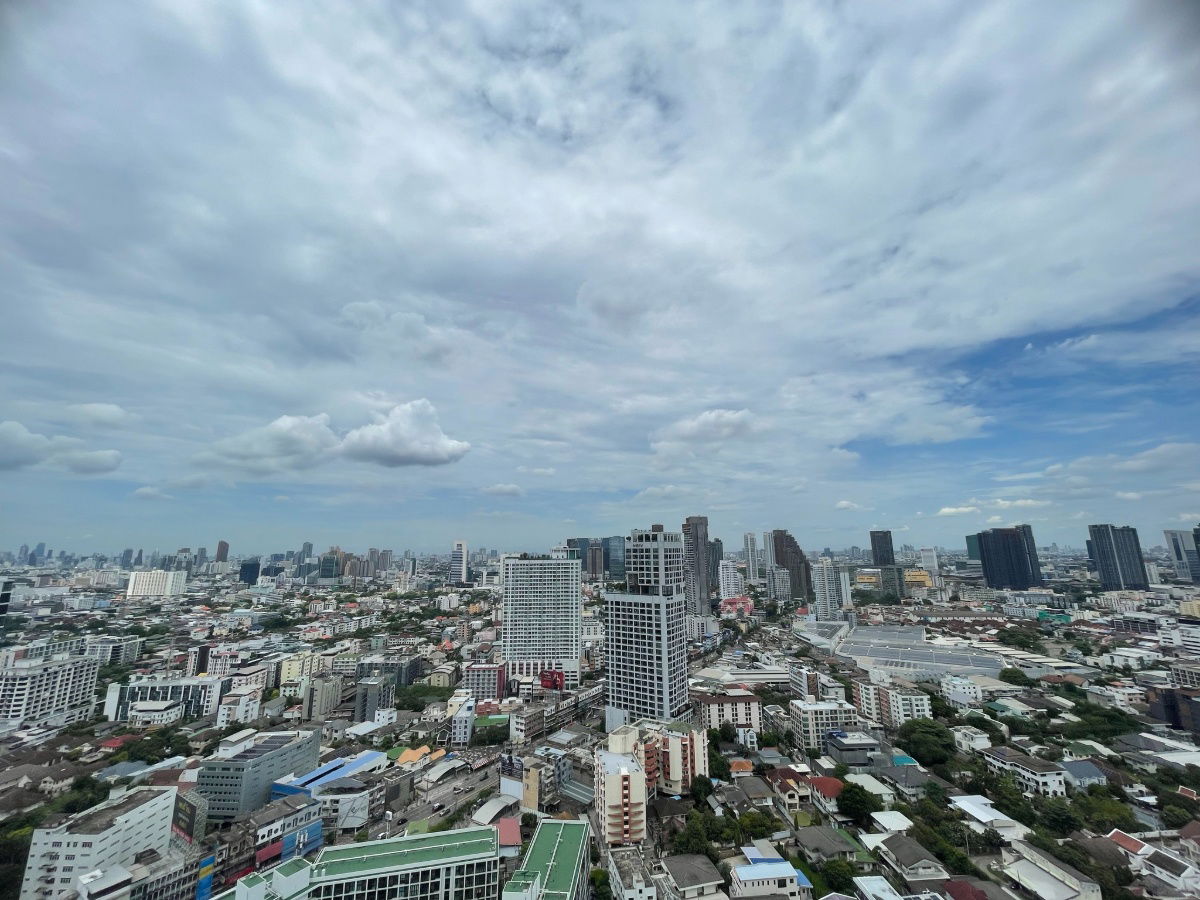รูป 🌆 ให้เช่า Nue Noble Ratchada – Lat Phrao | ใกล้ MRT ลาดพร้าว | ชั้นสูง วิวเมือง พร้อมอยู่ @90condo 🌃 - รูปที่ 7/8
