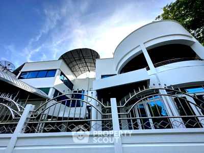 ทาวน์โฮม กรุงเทพมหานคร : ทาวน์เฮาท์ 5-ห้องนอน ใน คลองเจ้าคุณสิงห์ (ID 1287067)