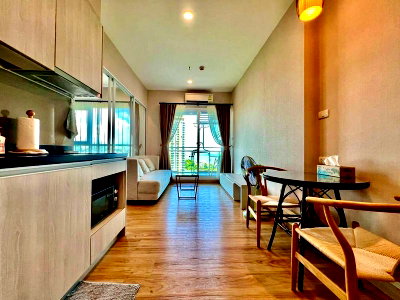 ขายคอนโด : ขายคอนโดเดอะ ซี ศรีราชา ห้องสวย วิวทะเล ชั้นสูง ตกแต่งพร้อมเข้าอยู่ 