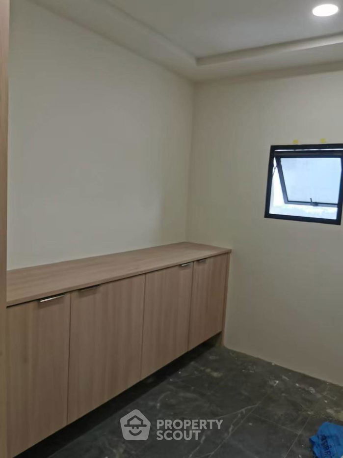 รูป คอนโด 4-ห้องนอน ที่ เพรสซิเดนท์ ปาร์ค คอนโดมิเนี่ยม ใกล้ MRT ศูนย์การประชุมแห่งชาติสิริกิติ์ (ID 2281561) - รูปที่ 26/26