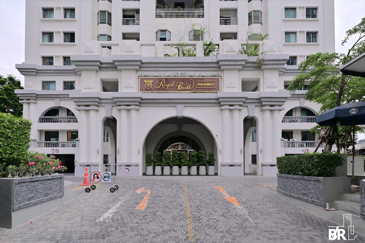 picture Royal Castle Sukhumvit 🌟 Spacious & Beautifully Designed Unit 🌟 Near BTS Thonglo - 4/7