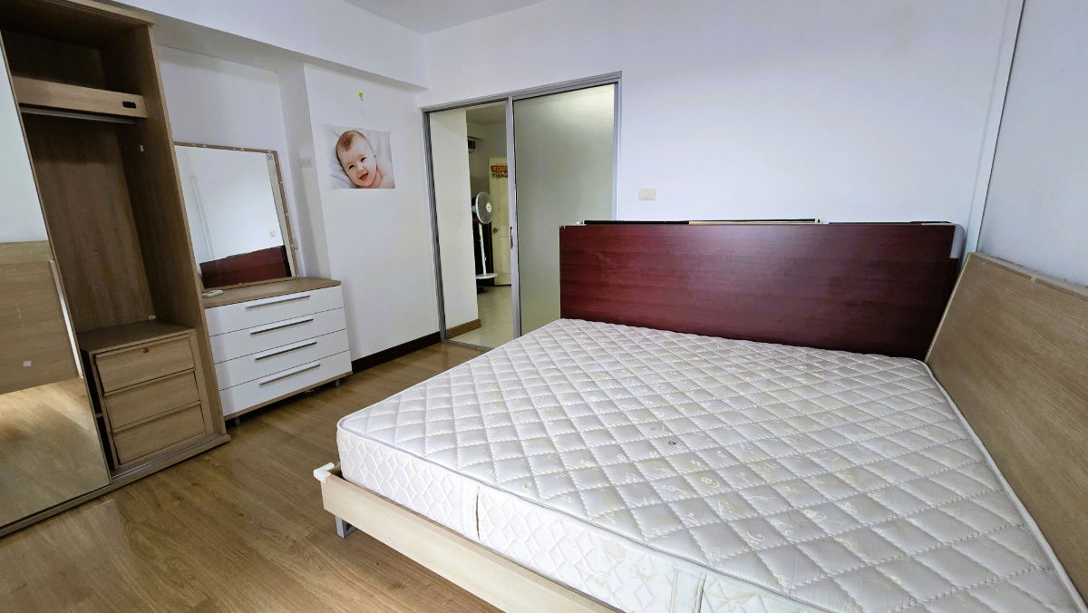 picture Next to Srinakarin Road, only 5 minutes from Seacon Srinakarin. Condo for sale with tenant, Supalai Park Srinakarin. 43 sq m, high floor, large room - 4/17