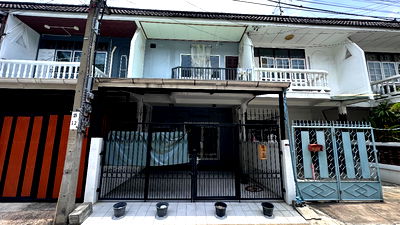 ทาวน์โฮม กรุงเทพมหานคร : ขายทาวน์เฮ้าส์ 2 ชั้น  ซอยจรัญสนิทวงศ์ 34/2   ขนาด 17 ตร.ว.  ใกล้ MRT รถไฟฟ้าสายสีนำ้เงิน 