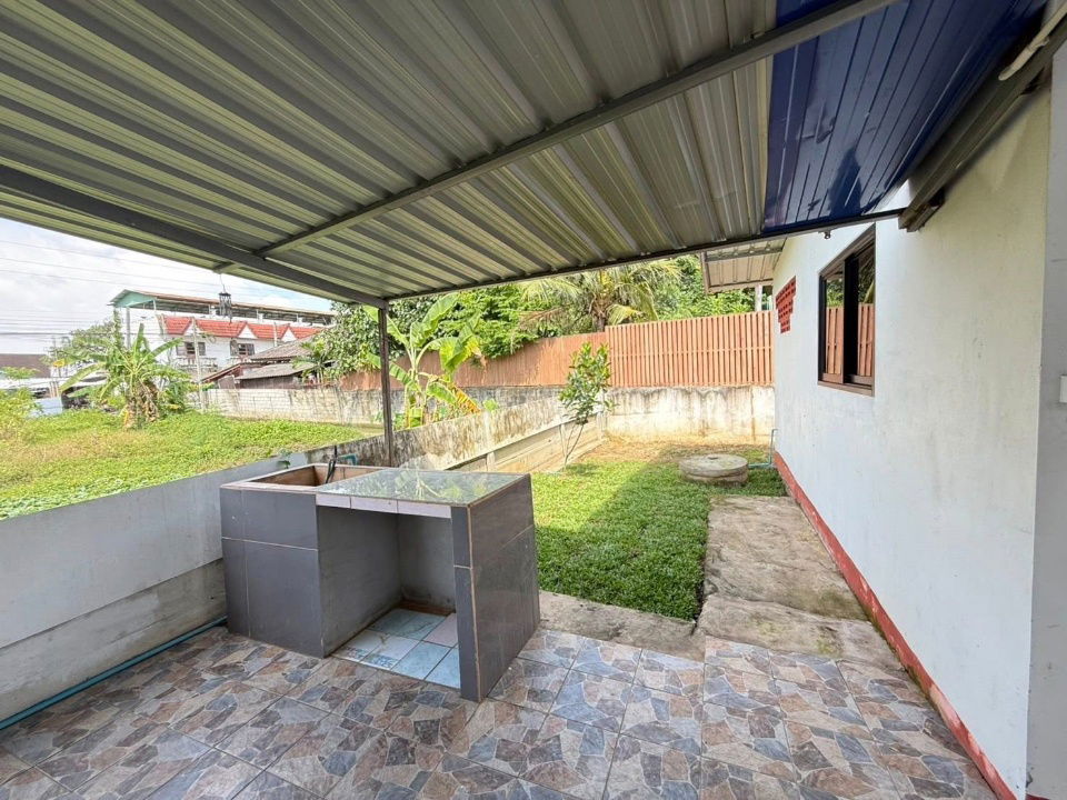 picture Townhome for rent in the B Home Sansai project, only 10 minutes from Meta Mall . Small pets are allowed.- RW006843 - 13/27
