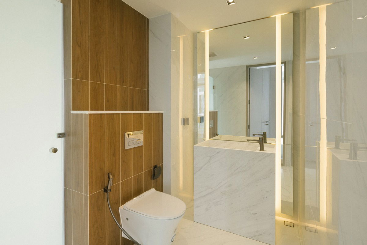 รูป Modern 3-Bedroom Duplex Penthouse for Sale in Nana - รูปที่ 13/23