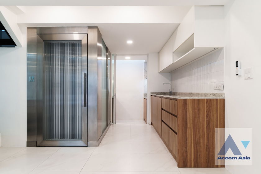 picture 🔼🔽 AccomA 📩 Modern 3.5-Storey Home with Indoor Rooftop – Perfect for Living or Home Office - Near BTS (1715007) - 8/20