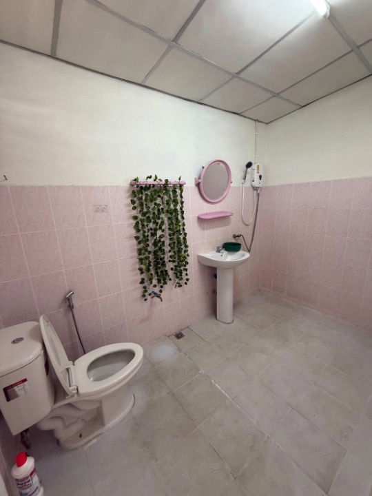 picture Townhome for rent in the B Home Sansai project, only 10 minutes from Meta Mall . Small pets are allowed.- RW006843 - 9/27