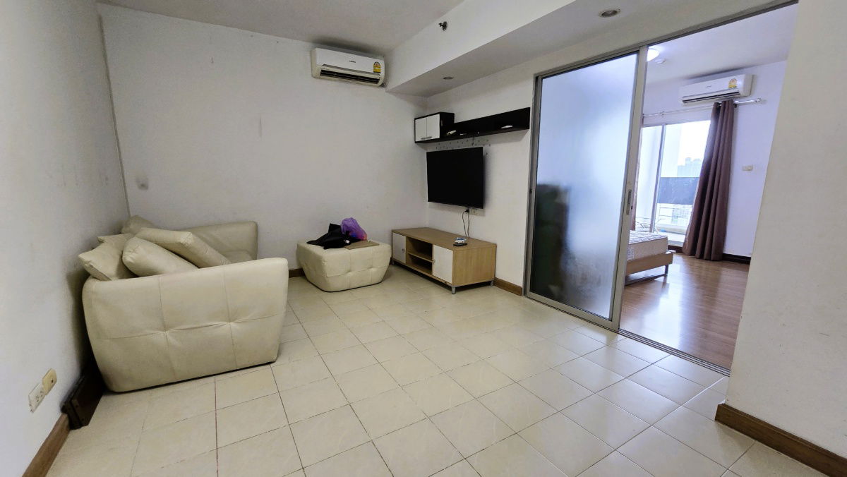 picture Next to Srinakarin Road, only 5 minutes from Seacon Srinakarin. Condo for sale with tenant, Supalai Park Srinakarin. 43 sq m, high floor, large room - 6/17