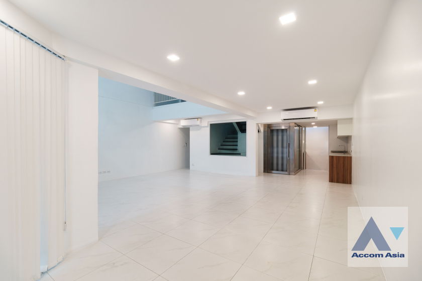 picture 🔼🔽 AccomA 📩 Modern 3.5-Storey Home with Indoor Rooftop – Perfect for Living or Home Office - Near BTS (1715007) - 2/20