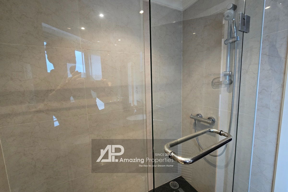 picture 4 bedroom Duplex Penthouse in Ploenchit - 24/24
