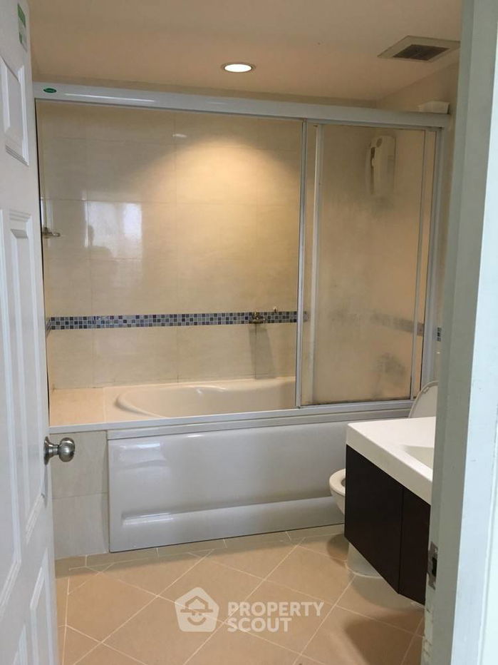 picture 2-BR Condo at Life @ Ratchada-Suthisan near MRT Sutthisan (ID 309855) - 1/7