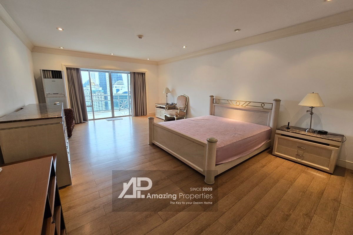 picture 4 bedroom Duplex Penthouse in Ploenchit - 10/24