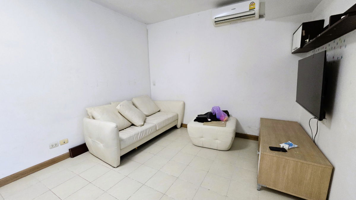 picture Next to Srinakarin Road, only 5 minutes from Seacon Srinakarin. Condo for sale with tenant, Supalai Park Srinakarin. 43 sq m, high floor, large room - 5/17