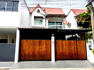 ทาวน์โฮม สวนสยาม : ทาวน์โฮม 2 ชั้น 39 ตร.ว. ทำเลดี เดินทางสะดวก ใกล้แฟชั่นไอส์แลนด์  