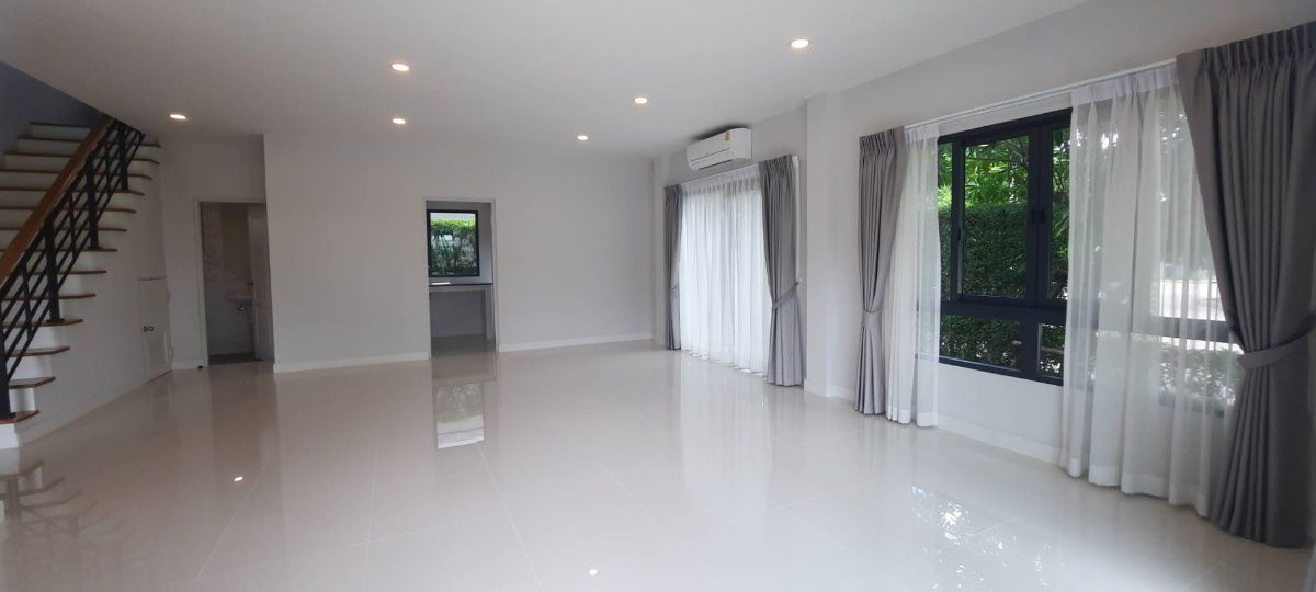 รูป ให้เช่าบ้านเดี่ยว หมู่บ้าน CENTRO Vibhavadi   | 70,000 บ./ด. | ที่ดินขนาด 63 ตรว.  4 ห้องนอน  6ห้องน้ำ 1ห้องครัว 2ห้องโถง  |ที่จอดรถในร่ม 3 คัน - รูปที่ 3/24