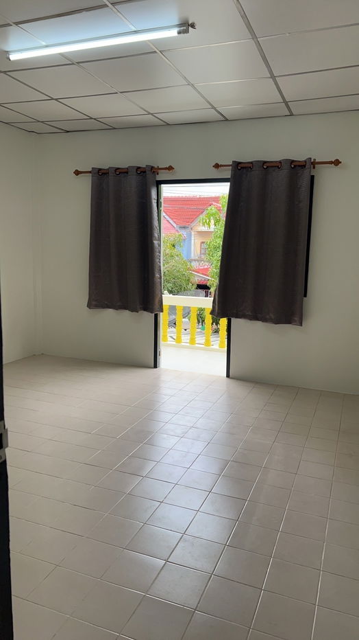 รูป ทาวน์เฮ้าส์2ห้องน้ำ 1 ที่จอดรถ ปรับปรุงใหม่พร้อมอยู่ ตรงข้าม รพ ชะอำ - รูปที่ 4/6