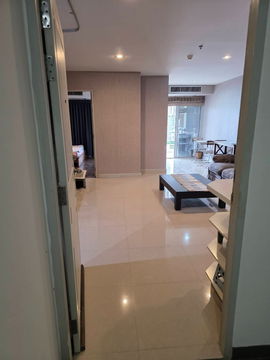 Spacious 1-bedroom condo for rent in The Waterford Diamond condominium, near BTS Prompong