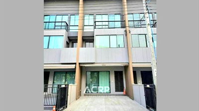 Townhouses for rent : 3-story townhome for rent in Baan Klang Muang, Rama 9 - Krungthep Kreetha, excellent location.