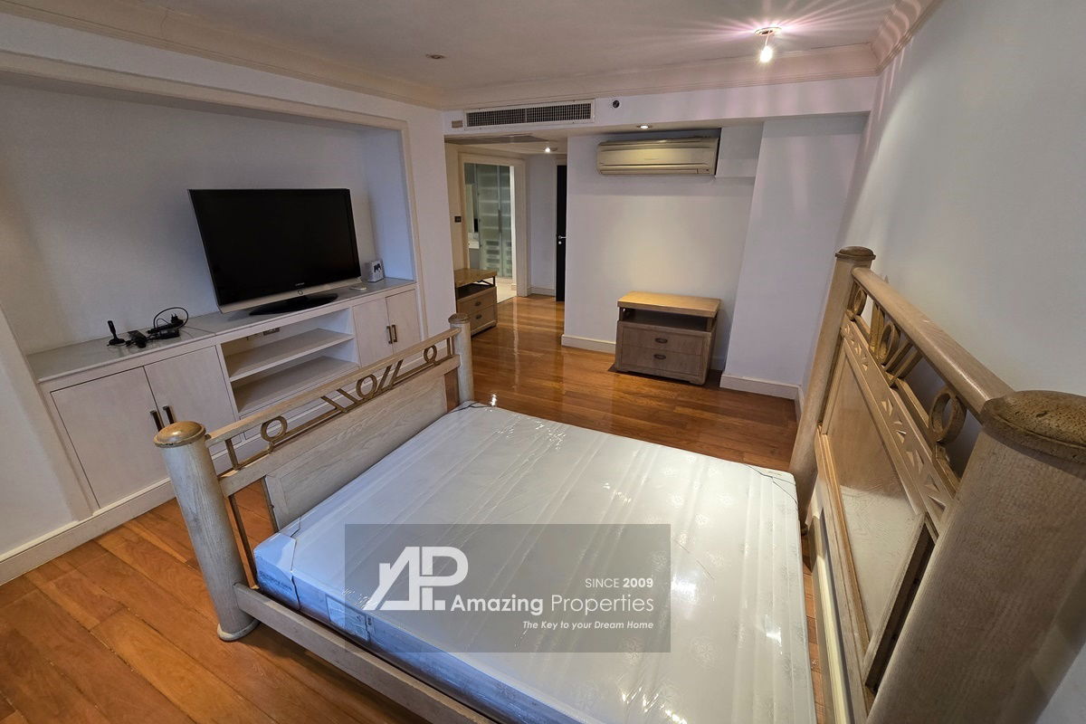 picture 4 bedroom Duplex Penthouse in Ploenchit - 18/24
