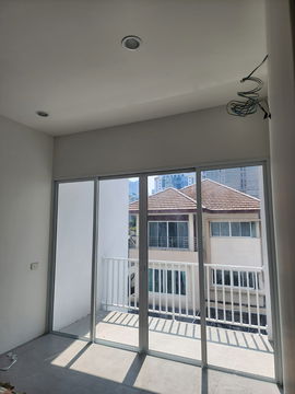 Townhome for rent, 2 Unit Sukhumvit 1/1, near Bumrungrad Hospital, new room, ready to move in Jan 2025. Interested? Line ID: @951qfbfi