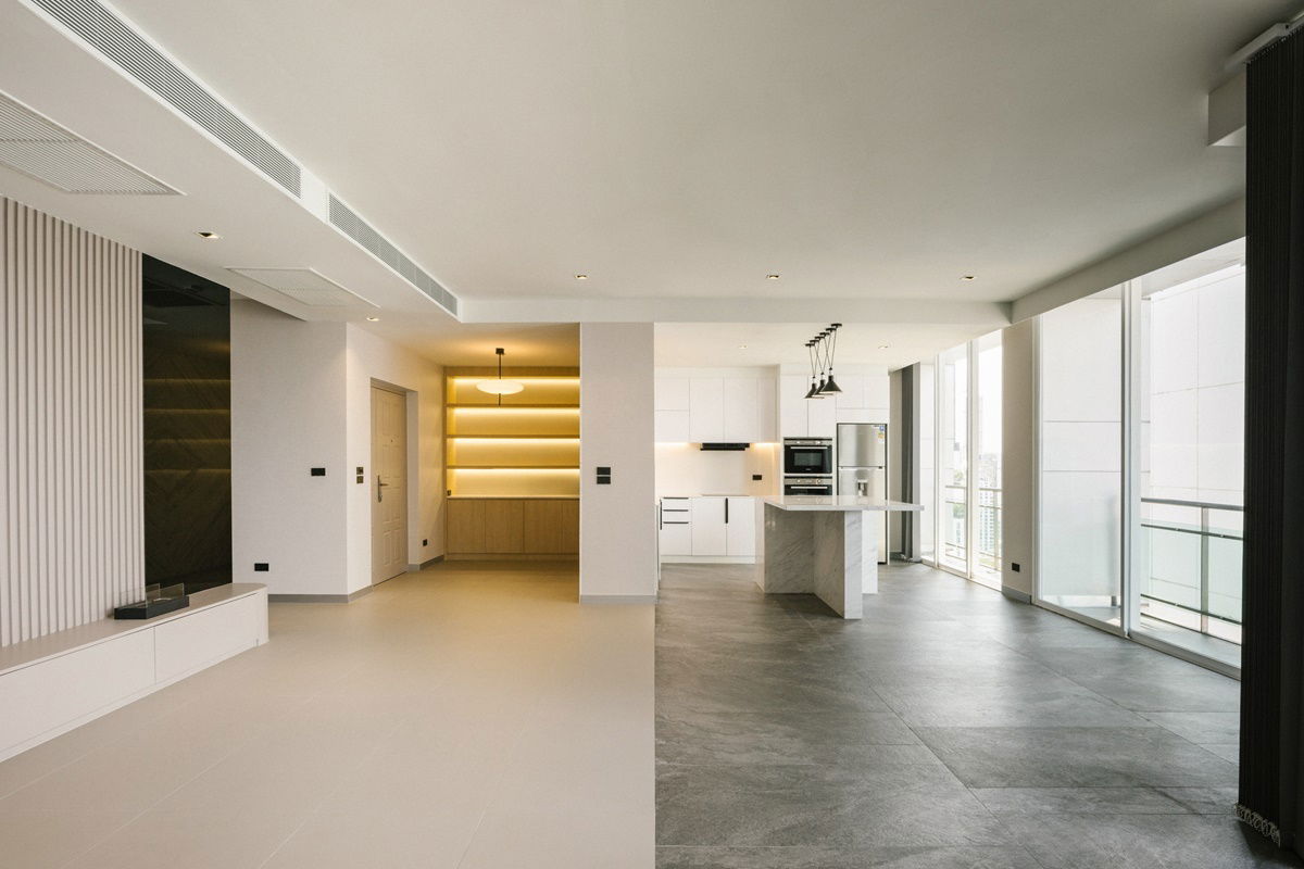 รูป Modern 3-Bedroom Duplex Penthouse for Sale in Nana - รูปที่ 4/23