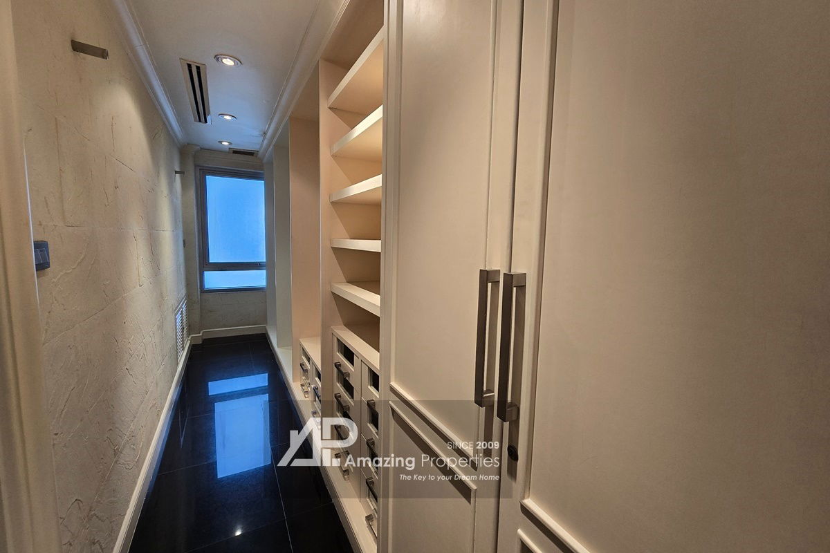 picture 4 bedroom Duplex Penthouse in Ploenchit - 13/24