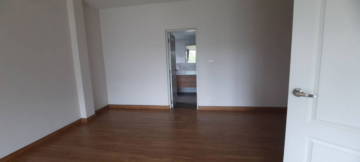 รูป ให้เช่าบ้านเดี่ยว หมู่บ้าน CENTRO Vibhavadi   | 70,000 บ./ด. | ที่ดินขนาด 63 ตรว.  4 ห้องนอน  6ห้องน้ำ 1ห้องครัว 2ห้องโถง  |ที่จอดรถในร่ม 3 คัน - รูปที่ 12/24