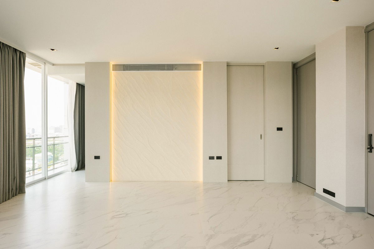 รูป Modern 3-Bedroom Duplex Penthouse for Sale in Nana - รูปที่ 9/23