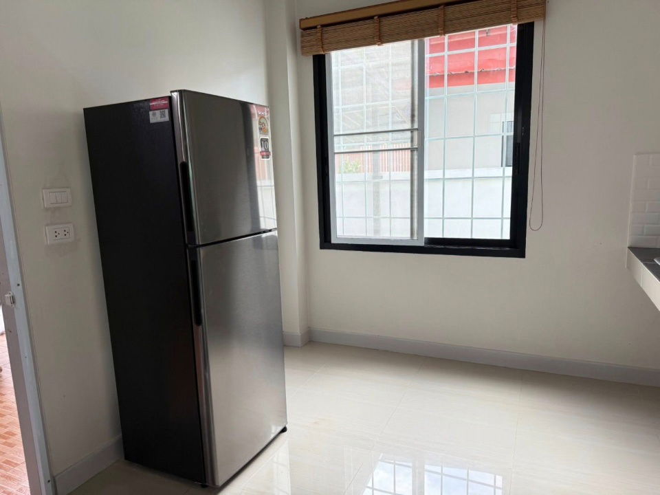 picture Townhome for rent in the B Home Sansai project, only 10 minutes from Meta Mall . Small pets are allowed.- RW006843 - 23/27