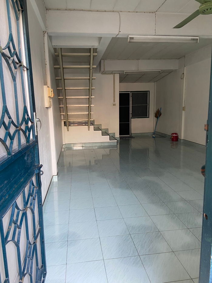 รูป ขายบ้านทาวน์เฮ้าส์ 2ชั้น 23 ต.ร.ว. จอดรถในบ้านได้ 2 คัน ใกล้เซ็นทรัลเวสต์เกต ตั้งอยู่ที่ หมู่บ้านรัตนาธิเบศร์ อ.บางใหญ่ จ.นนทบุรี โทร.081-922-1985 - รูปที่ 4/21