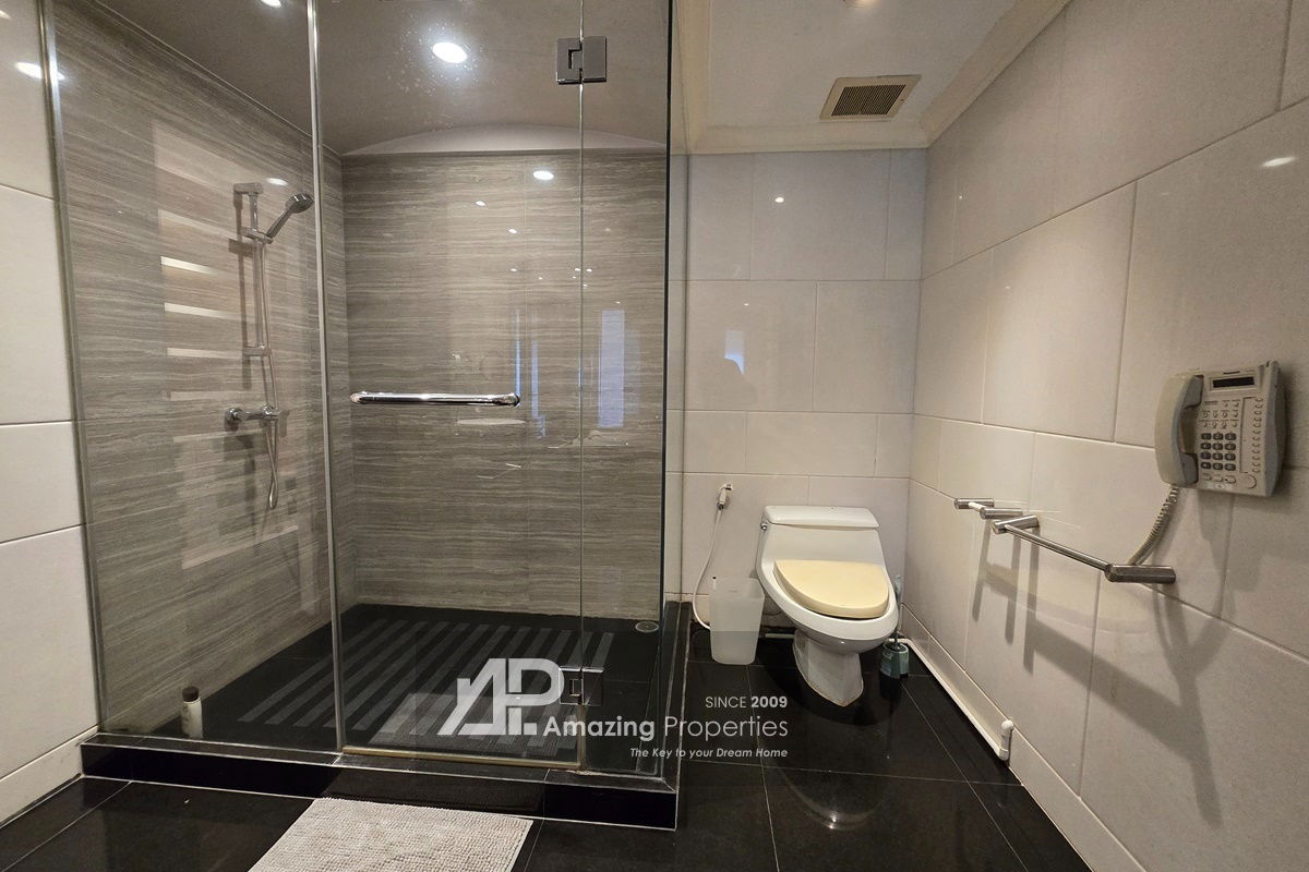 picture 4 bedroom Duplex Penthouse in Ploenchit - 14/24