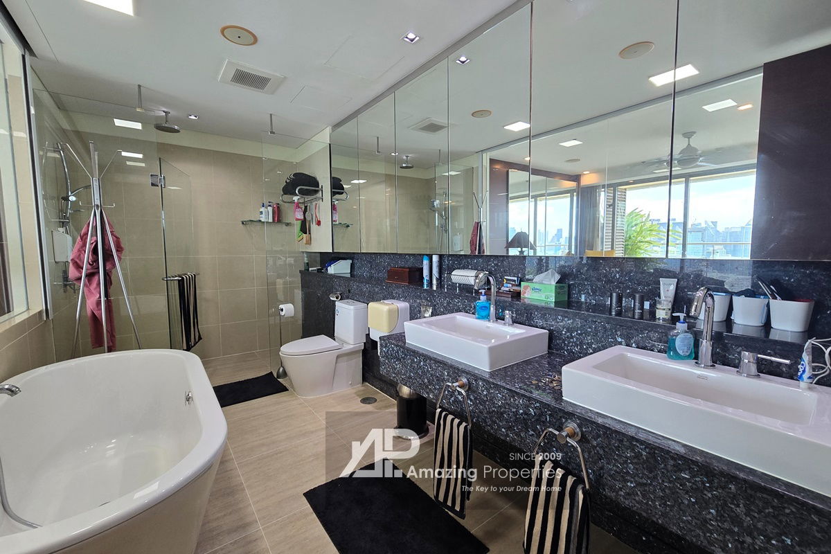 รูป Asoke Penthouse with Benchakitti Park Views - รูปที่ 14/14