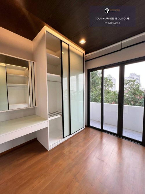 รูป Sarin Park | บ้านเดี่ยว 3 ชั้นสร้างใหม่ สไตล์โมเดิร์น พร้อมเฟอร์นิเจอร์บิ้วท์อินทุกห้อง #2025082611556 - รูปที่ 10/15
