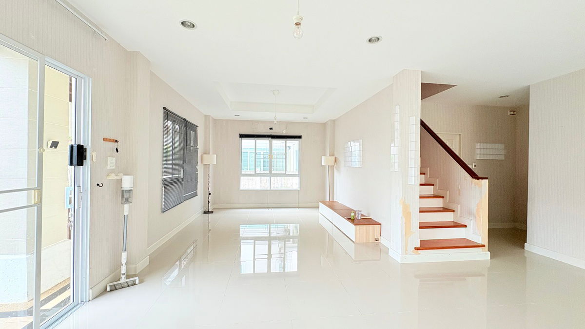 picture 🏡 Corner Single House – Ready Move In ✨Area: 62 sq.wah (≈ 248 m²) 	•	Usable area: 172 sq.m.	4 Bed | 3 Bath, Soi Ram Inthra 65, near Thanommitr Market - 5/15