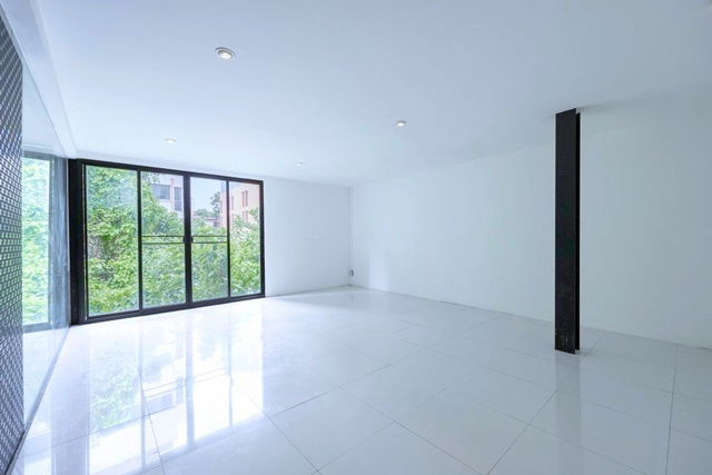 รูป ทองหล่อ BTSเอกมัย 499ม. ซ.เอกมัย 2-8 มีครัวสแตนเลส ให้เช่าอาคาร ร้านอาหาร 2.5 ชั้น บิ๊กซี เอกมัย 650 ม.แหล่งช้อปปิ้ง - รูปที่ 7/8