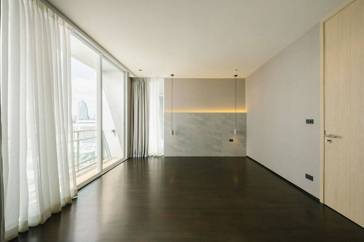 รูป Modern 3-Bedroom Duplex Penthouse for Sale in Nana - รูปที่ 16/23