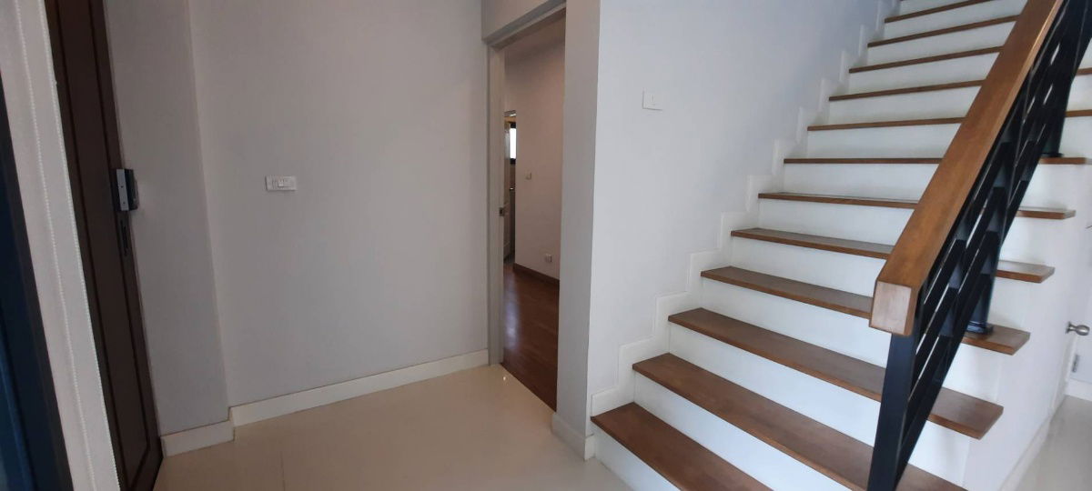 รูป ให้เช่าบ้านเดี่ยว หมู่บ้าน CENTRO Vibhavadi   | 70,000 บ./ด. | ที่ดินขนาด 63 ตรว.  4 ห้องนอน  6ห้องน้ำ 1ห้องครัว 2ห้องโถง  |ที่จอดรถในร่ม 3 คัน - รูปที่ 8/24