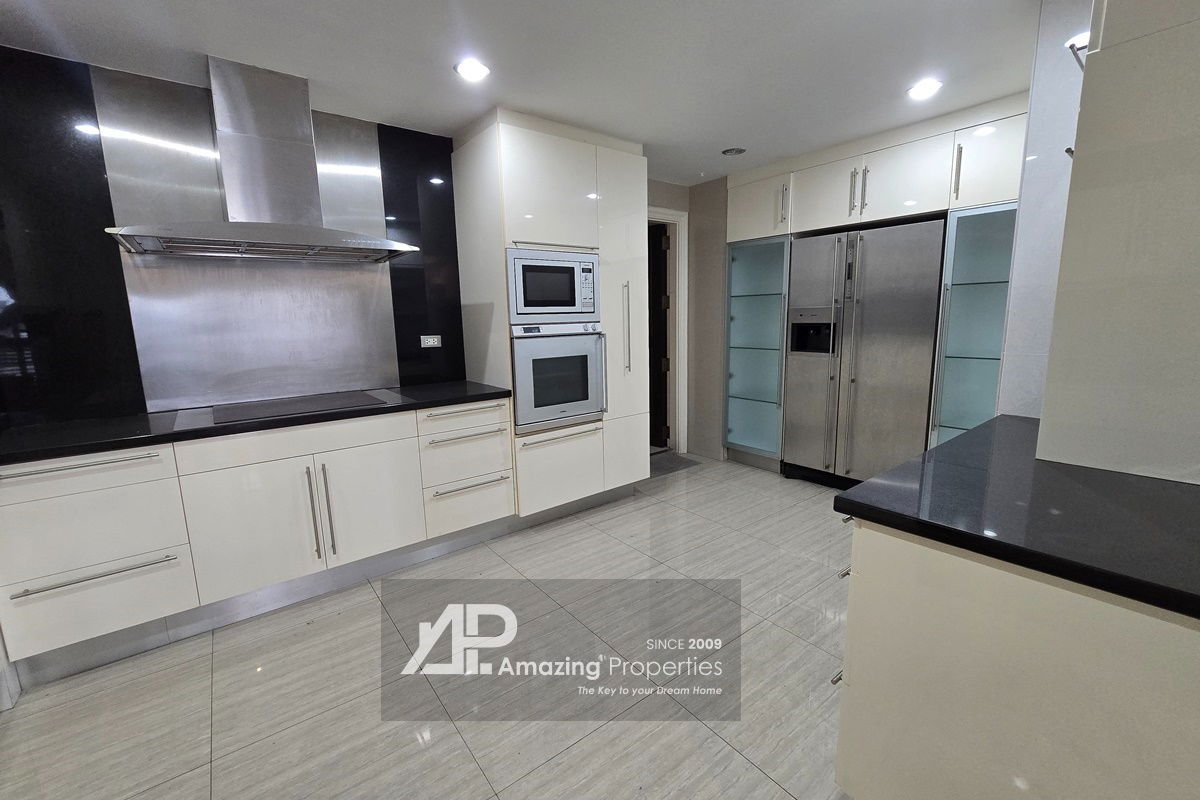picture 4 bedroom Duplex Penthouse in Ploenchit - 7/24