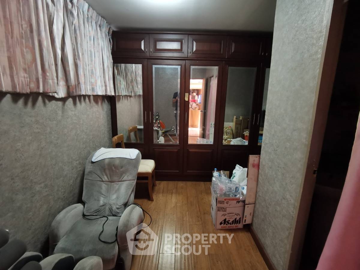 picture 4-BR Condo at Monterey Place Sukhumvit 16 near MRT Queen Sirikit National Convention Centre (ID 512619) - 9/14