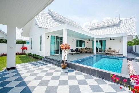 บ้านเดี่ยวพร้อมสระว่ายน้ำ 3 ห้องนอน 