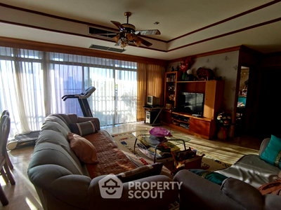 Condos for rent : 4-BR Condo at Monterey Place Sukhumvit 16 near MRT Queen Sirikit National Convention Centre (ID 512619)