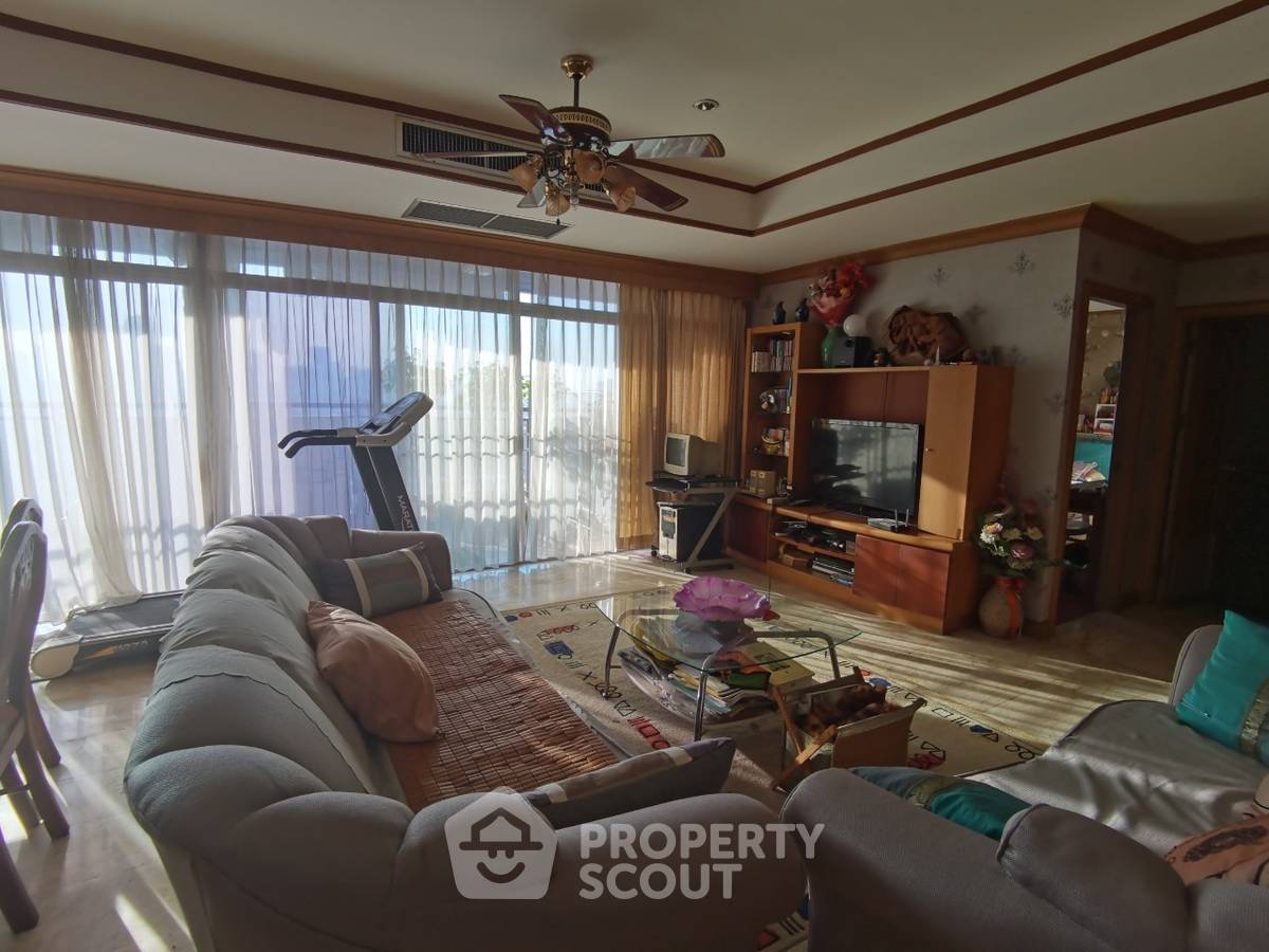 picture 4-BR Condo at Monterey Place Sukhumvit 16 near MRT Queen Sirikit National Convention Centre (ID 512619) - 1/14