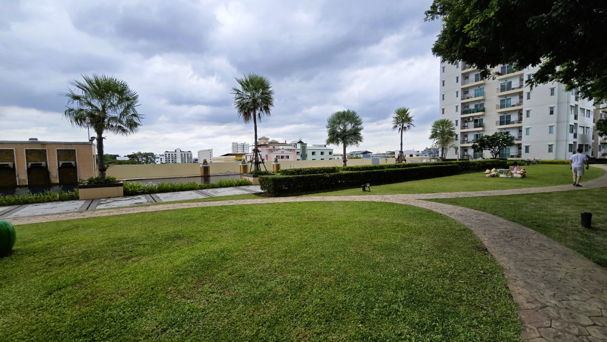 picture Next to Srinakarin Road, only 5 minutes from Seacon Srinakarin. Condo for sale with tenant, Supalai Park Srinakarin. 43 sq m, high floor, large room - 15/17