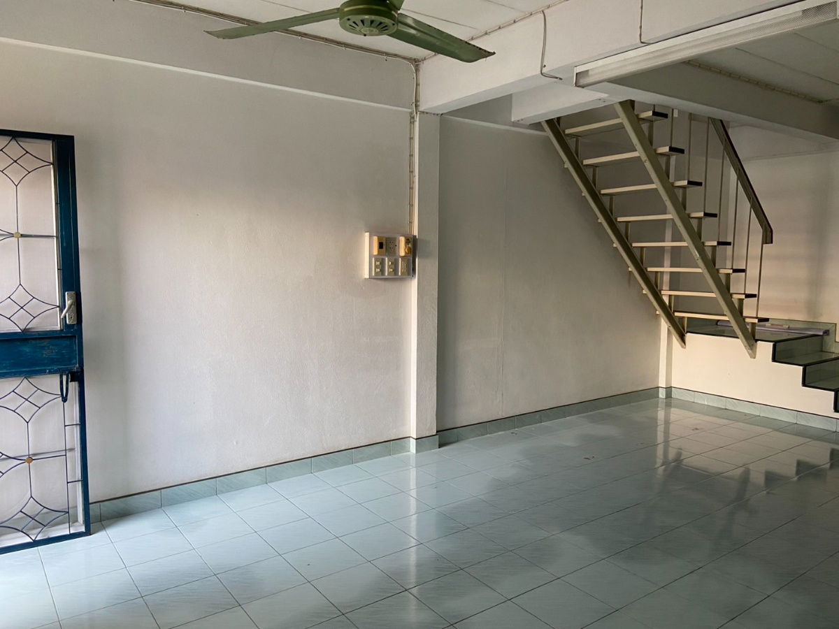 รูป ขายบ้านทาวน์เฮ้าส์ 2ชั้น 23 ต.ร.ว. จอดรถในบ้านได้ 2 คัน ใกล้เซ็นทรัลเวสต์เกต ตั้งอยู่ที่ หมู่บ้านรัตนาธิเบศร์ อ.บางใหญ่ จ.นนทบุรี โทร.081-922-1985 - รูปที่ 5/21