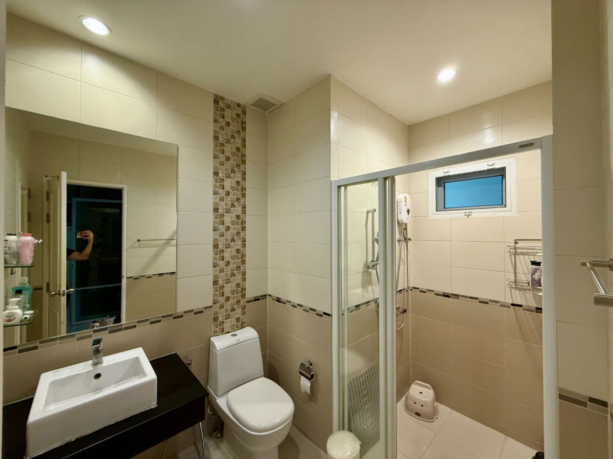 picture Luxury Detached House for Sale – Villa Nakarin (Onnut–Wongwaen) Fully furnished with built-in furniture, move-in ready! - 9/44