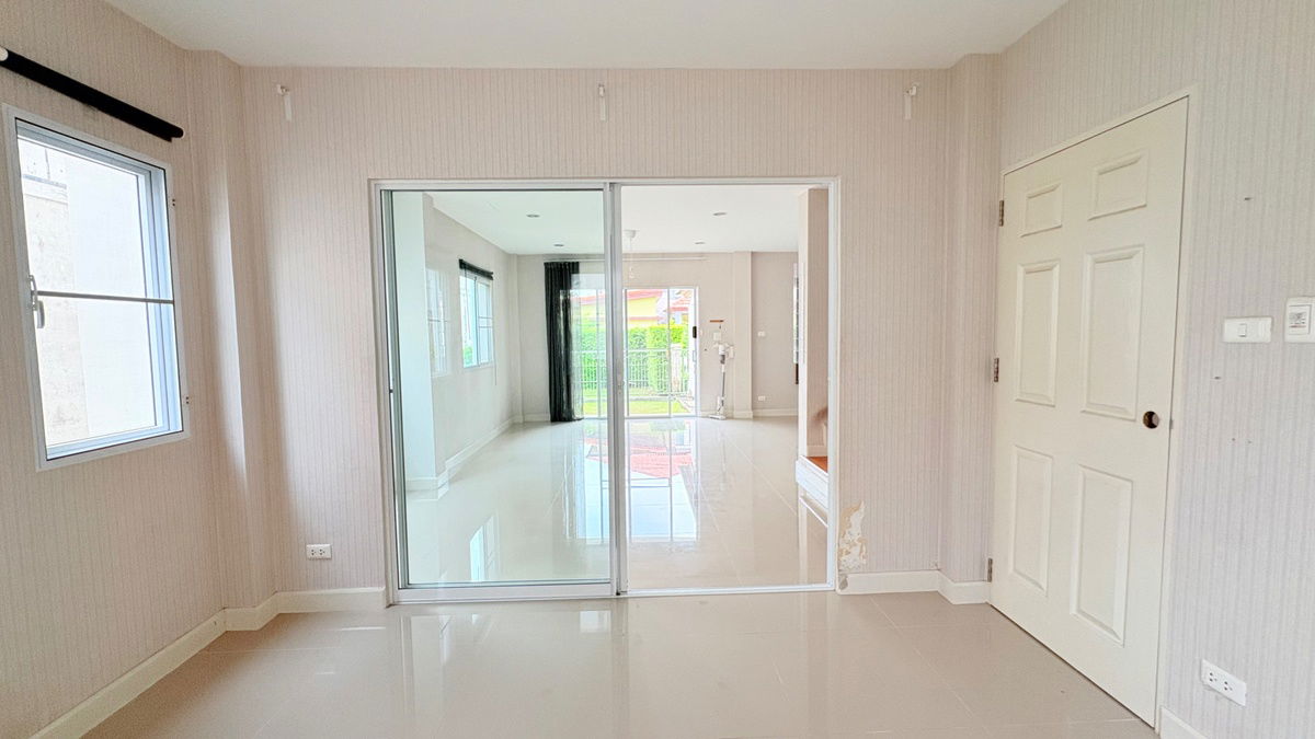 picture 🏡 Corner Single House – Ready Move In ✨Area: 62 sq.wah (≈ 248 m²) 	•	Usable area: 172 sq.m.	4 Bed | 3 Bath, Soi Ram Inthra 65, near Thanommitr Market - 7/15