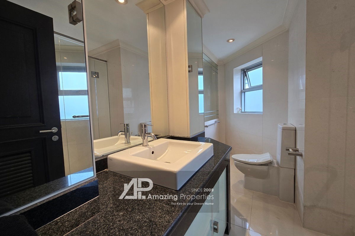 picture 4 bedroom Duplex Penthouse in Ploenchit - 20/24