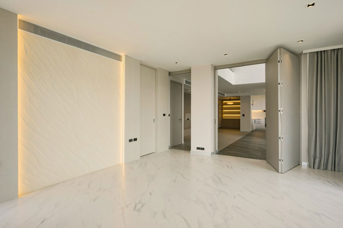 รูป Modern 3-Bedroom Duplex Penthouse for Sale in Nana - รูปที่ 7/23