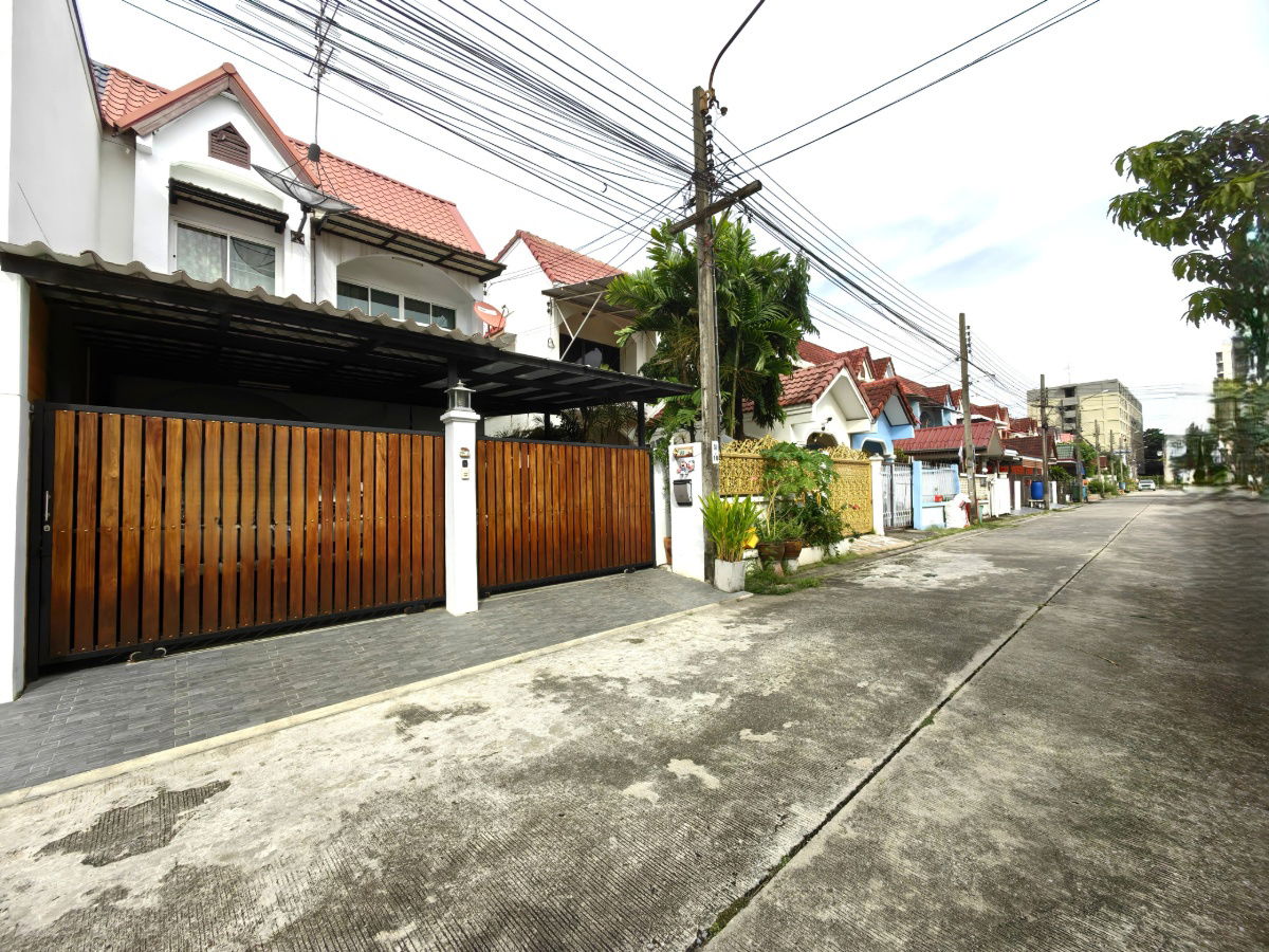 รูป ทาวน์โฮม 2 ชั้น 39 ตร.ว. ทำเลดี เดินทางสะดวก ใกล้แฟชั่นไอส์แลนด์   - รูปที่ 2/29